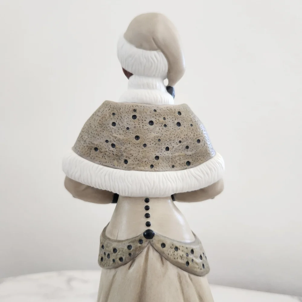 Avon Mrs. Albee 2014 Figurine  Collector’s Edition - Picture 4 of 16